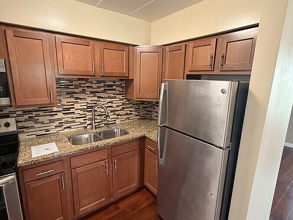 3rd image of 5152 Fairview Ave APT 6