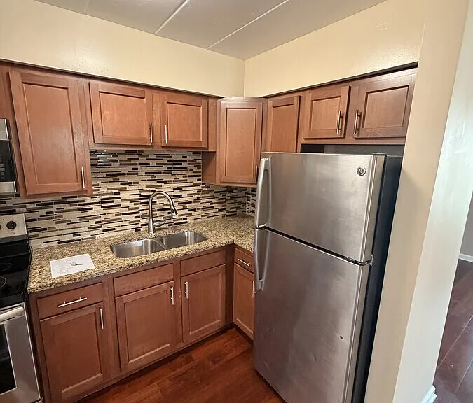 5152 Fairview Ave #6 — Photo 3