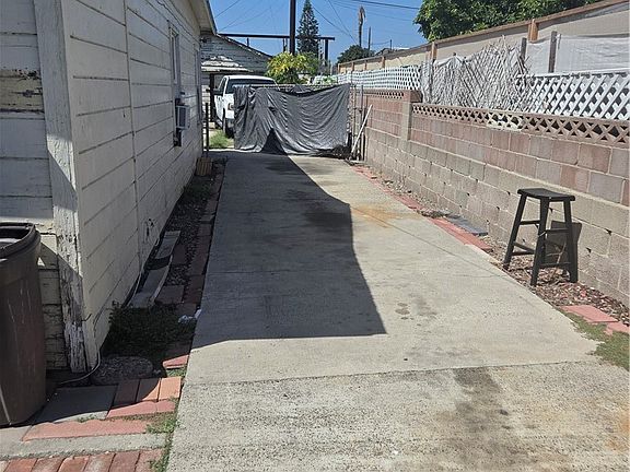 5th image of 10681 Fern Ave