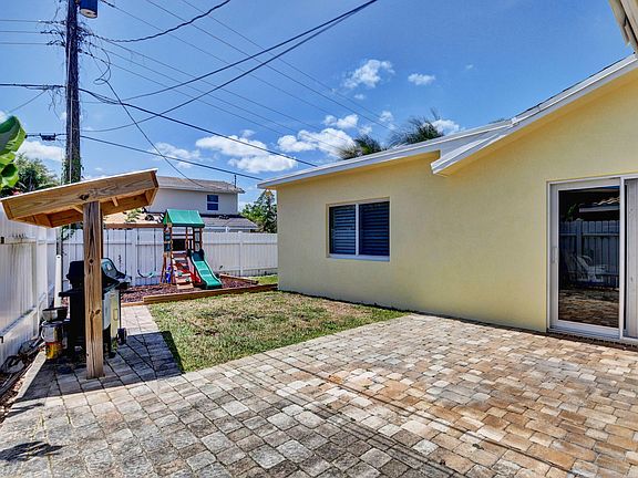 Home For Sale In Tropic Palms
