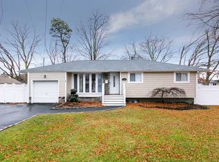 180 W 5th St, Deer Park, NY 11729