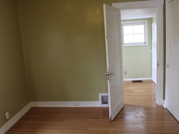 2nd image of 577 E Stratford Ave