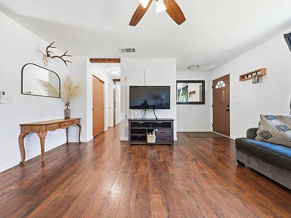 3rd image of 2885 Iris St
