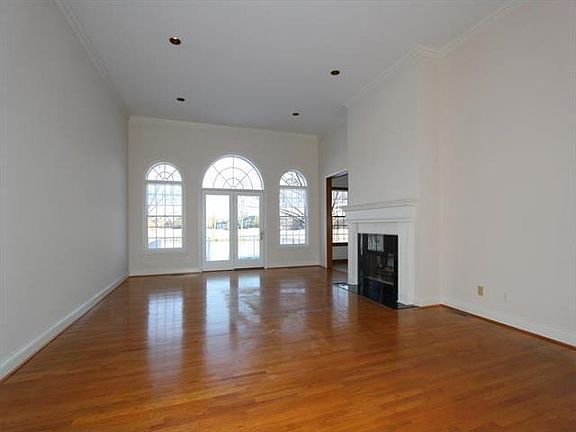 3rd image of 6563 Oasis Dr
