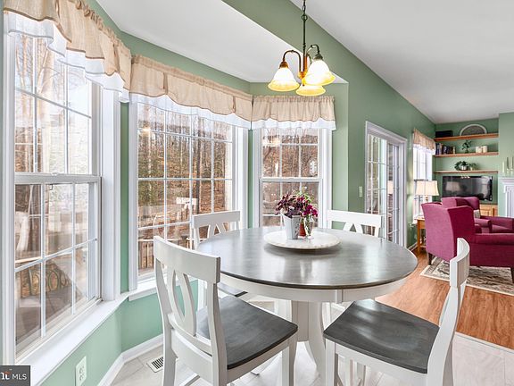 5th image of 15 Lakebreeze Way