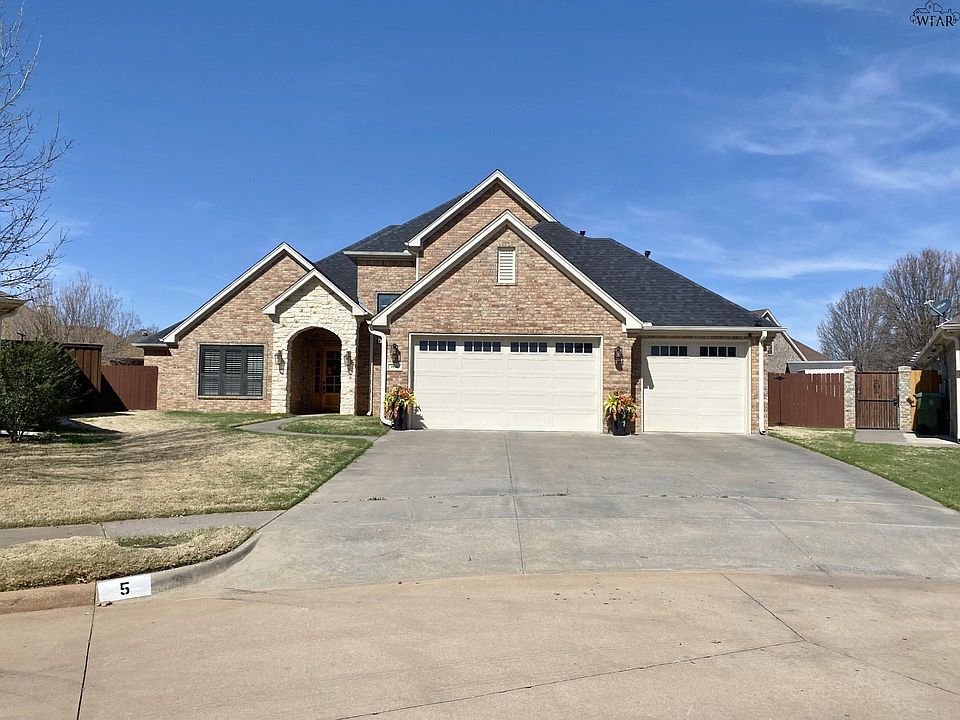 1st image of 5 Oakwood Ct