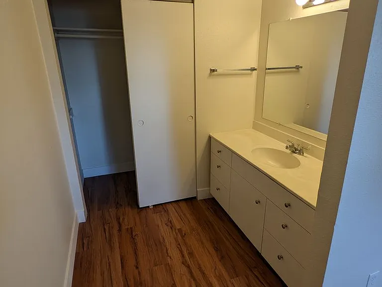 Watergate Apartments — Photo 82