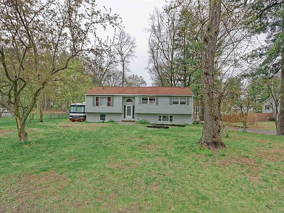 2nd image of 17 Meridian Ln