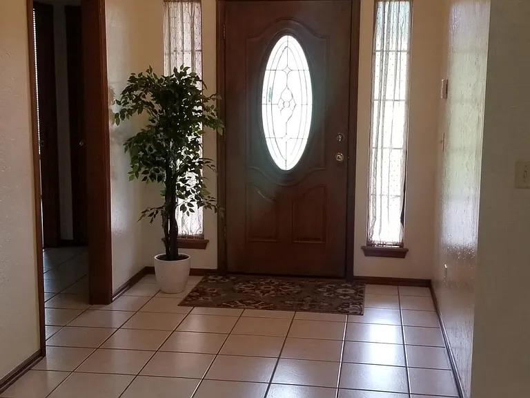 8415 Valley Creek Dr — Photo 2