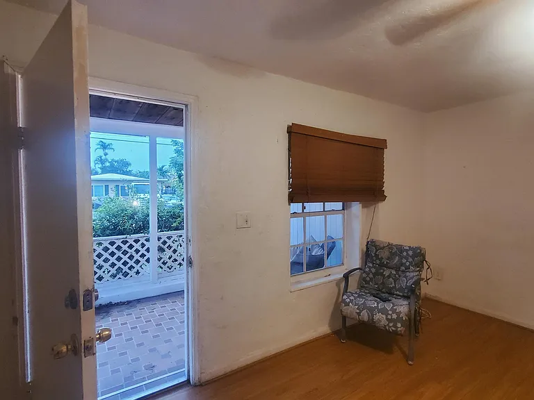 715 SE 14th Ct — Photo 3