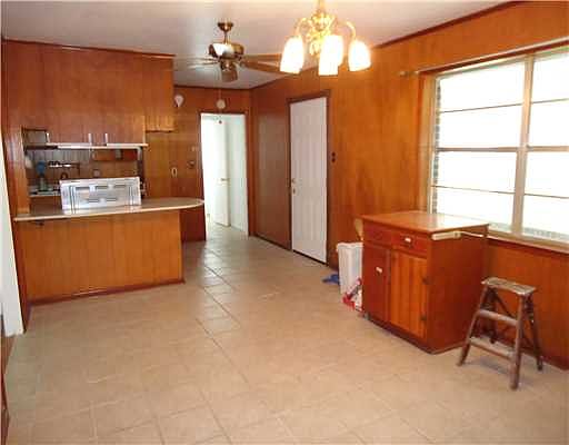 5th image of 284 N Burke Ave