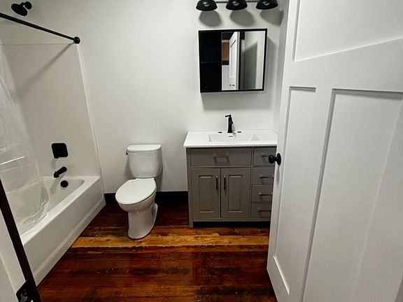 Apartment C Bathroom