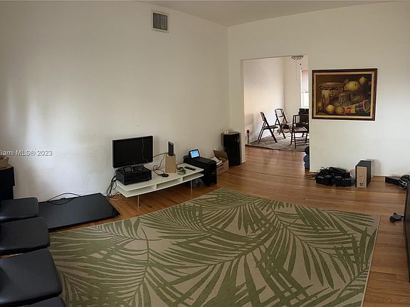4th image of 715 NE 91st St APT 1A