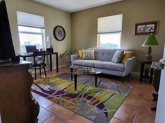 5th image of 900 NE 18th Avenue #908