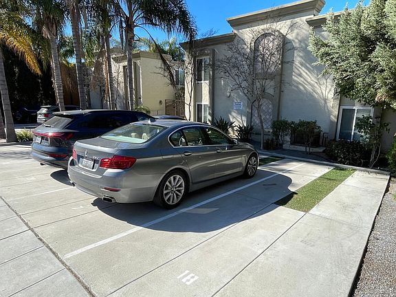 2 Parking Spots