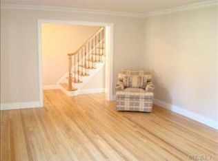 4 Jane Rd, Hauppauge, NY 11788