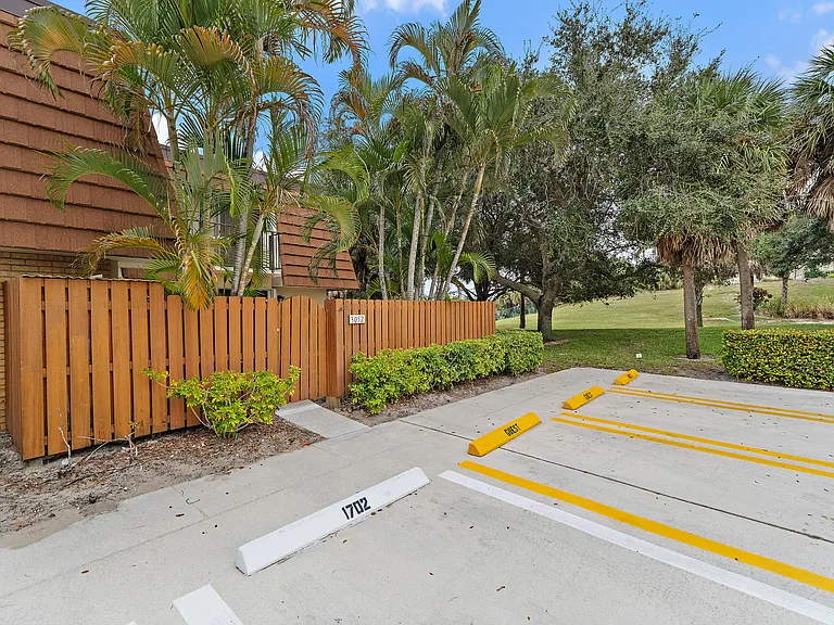 3052 30th Ct — Photo 3