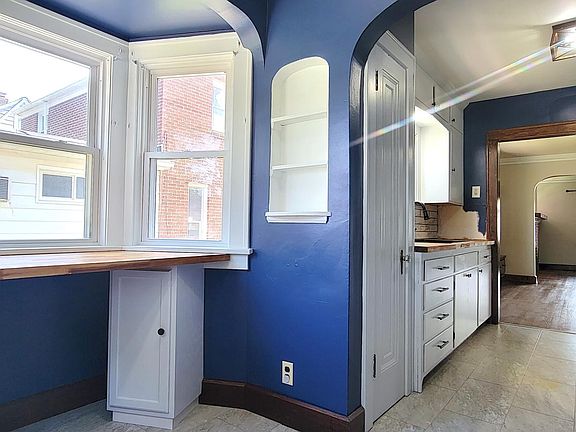 3rd image of 2122 Russell Ave