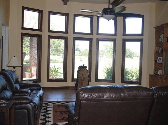 3rd image of 926 Bluebonnet Ln