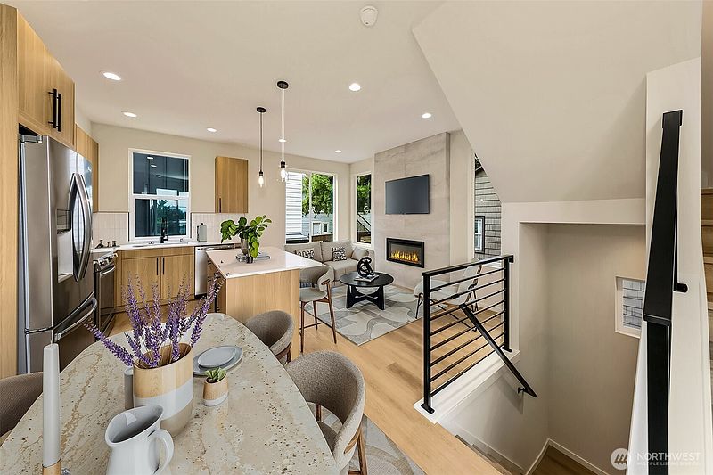 3rd image of 9813 Linden Avenue N