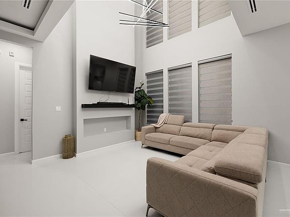 3rd image of 2900 W Summer Hts