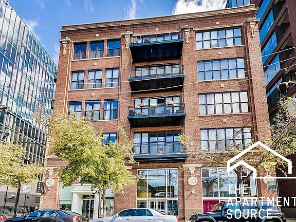 3rd image of 215 N Aberdeen St Unit 201B