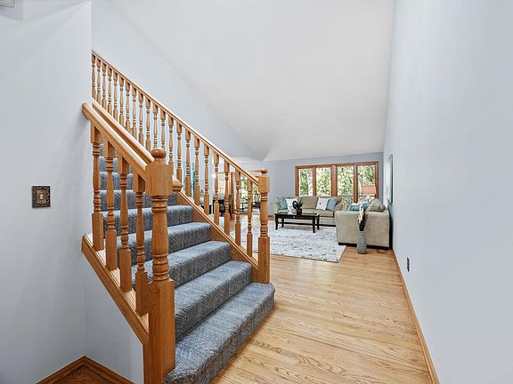 5th image of 55 Garden Dr