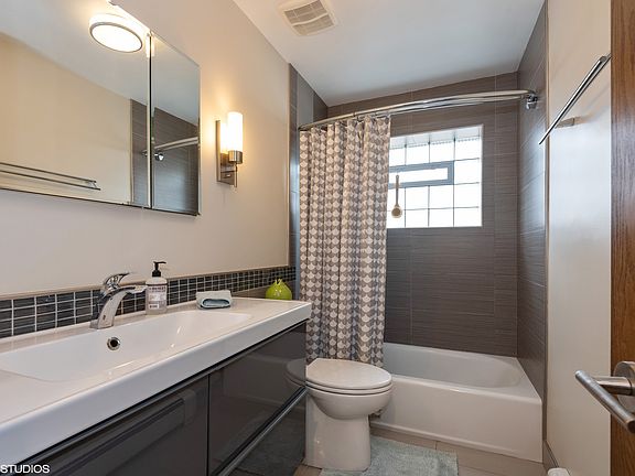 3rd image of 9042 N Churchill Cir