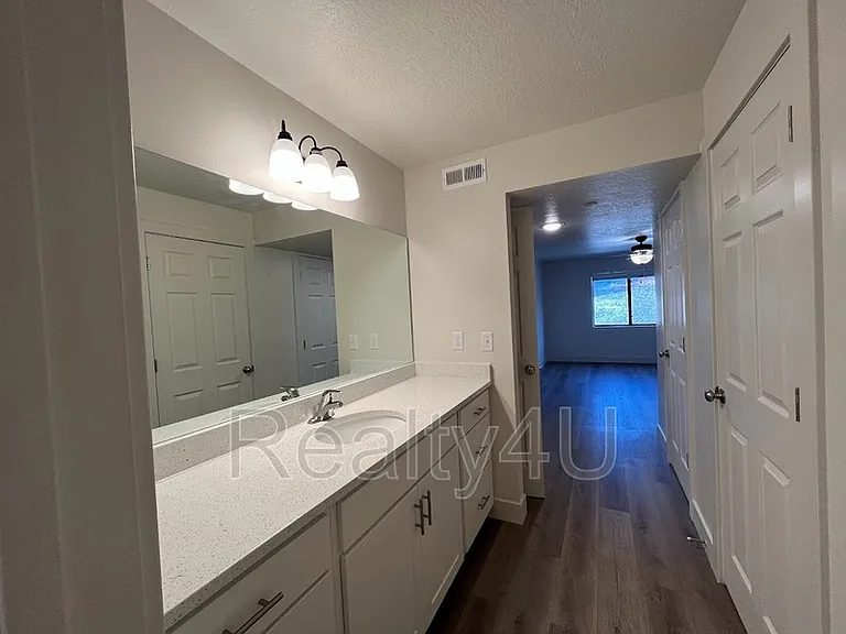 2244 N Canyon Rd — Photo 13