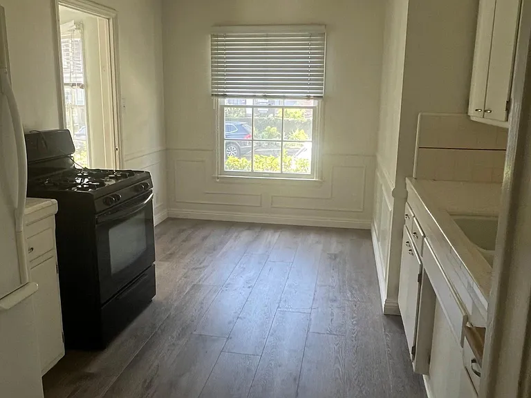 454 Kelton Ave #454 — Photo 8