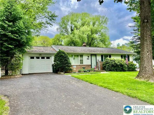 1326 Blue Barn Rd, Allentown, PA 18104