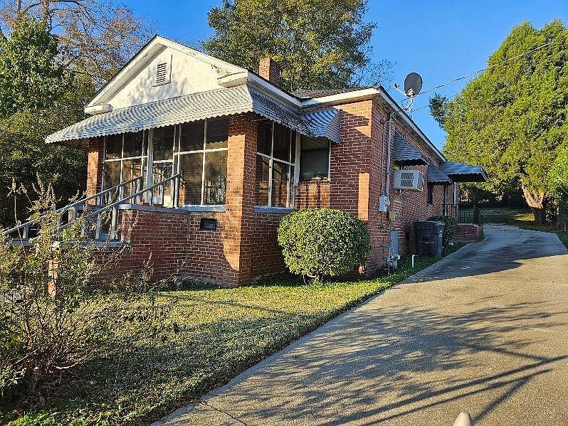 2nd image of 203 11th Ave
