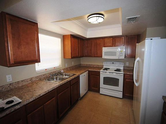 4th image of 1215 Eddie Dr