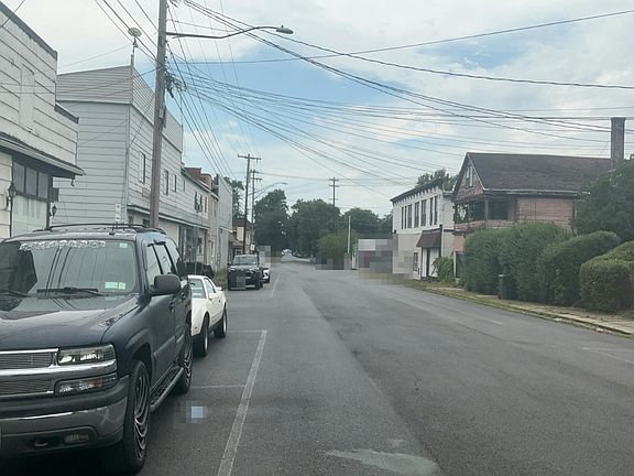4th image of 304 Schenck St