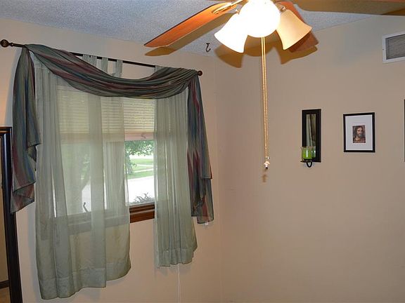 4th image of 1308 Bluestem Dr