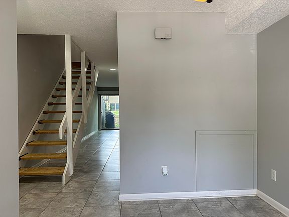 3rd image of 115 Beechnut St APT B3