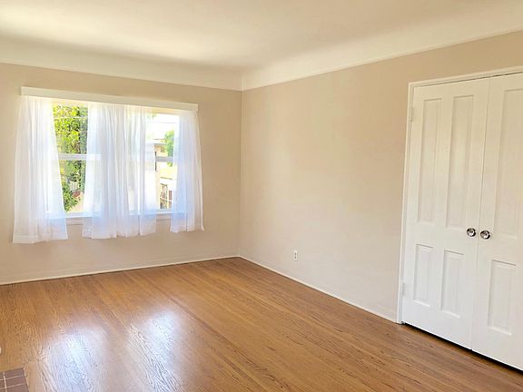 4th image of 1008 Concord St