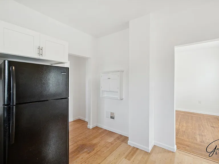 242 Harmon St — Photo 11