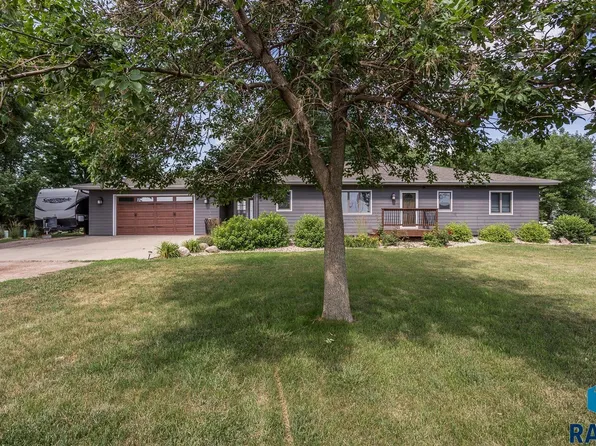 27305 476th Ave, Harrisburg, SD 57032