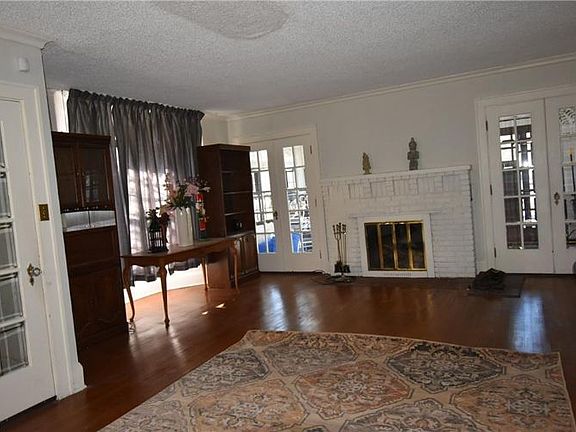 4th image of 752 Lake Dr