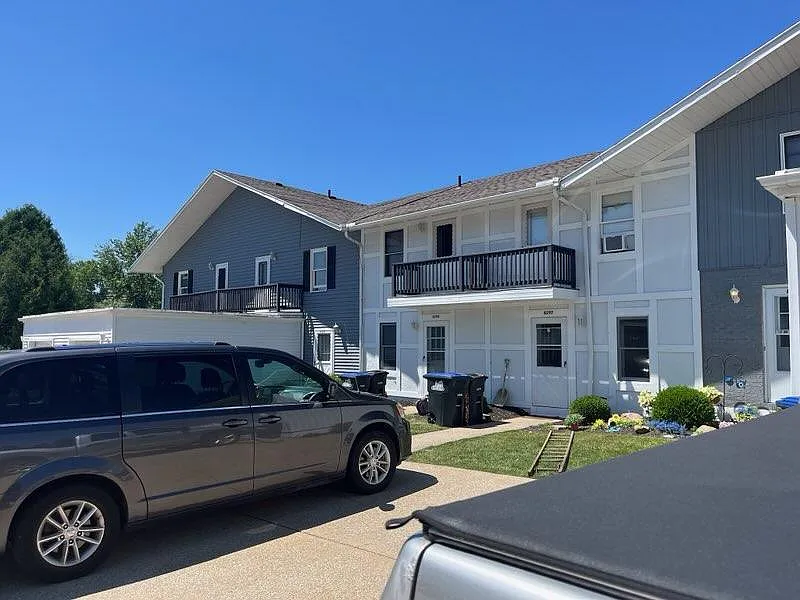 2 bed, 1.5 bath, 960 sqft, $1,350 — Photo 2