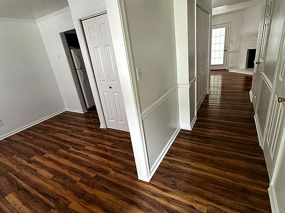3rd image of 218 Choisy Cres