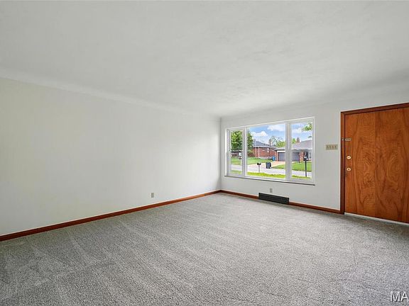 4th image of 10712 Charrette Dr