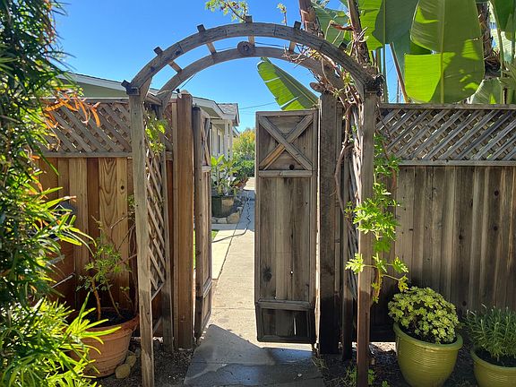 4th image of 820 W Mission St