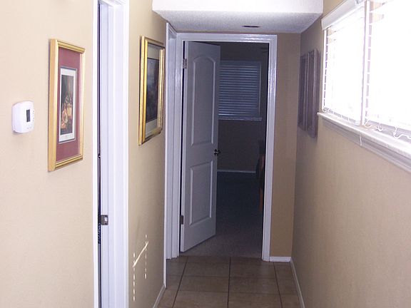 5th image of 305 Poker Chip Unit 140