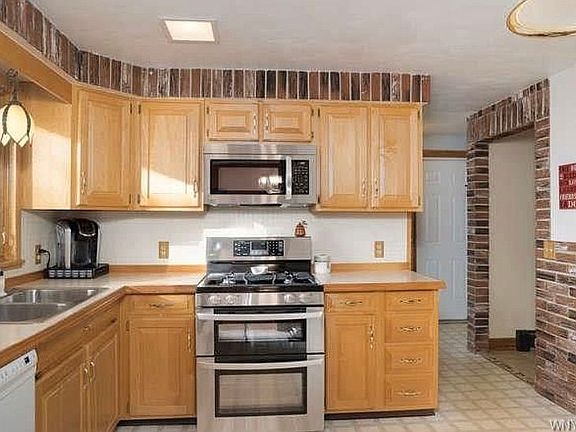 5th image of 145 Cranwood Dr