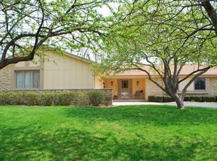 3270 S 149th St, New Berlin, WI 53151