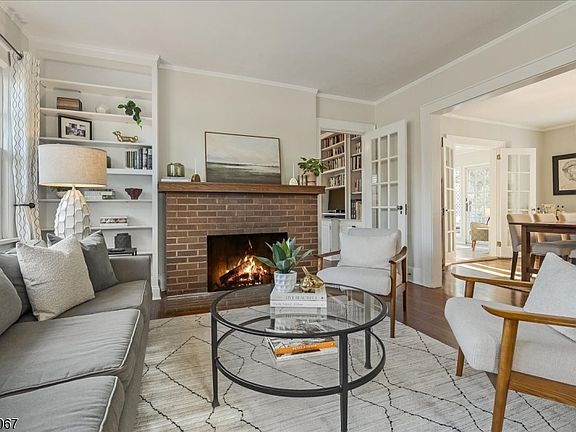 5th image of 42 Carolin Rd