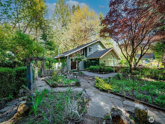 2nd image of 8518 Lake Lucinda Drive SW
