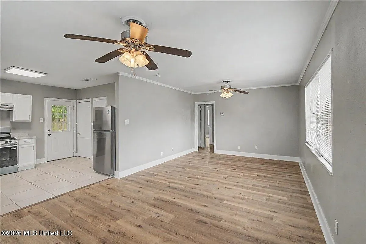 3 bed, 1037 sqft, $1,350 — Photo 4